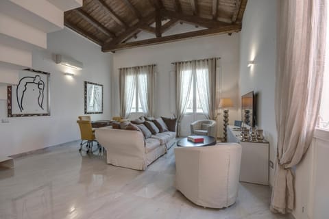 Living room, Photo of the whole room, Seating area