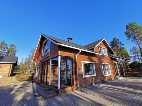 Autumn Leaf Ivalo Villa in Lapland