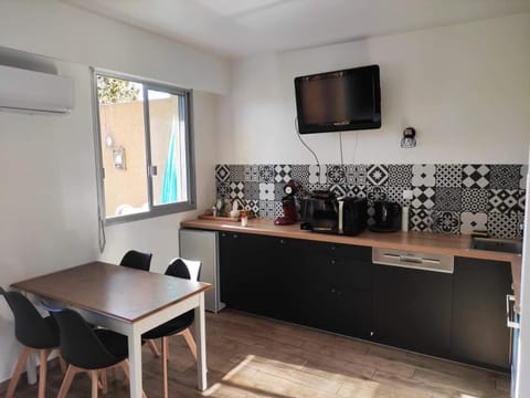 TV and multimedia, Kitchen or kitchenette, Dining area