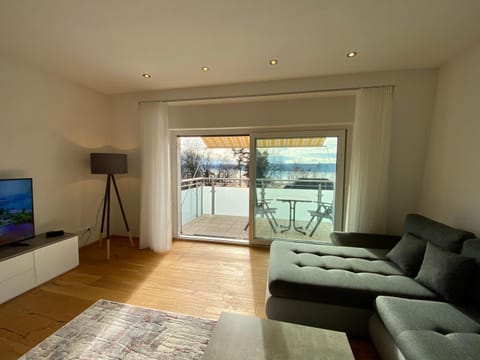 TV and multimedia, Balcony/Terrace, Living room, Seating area