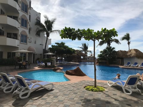 Property building, Swimming pool, Swimming pool