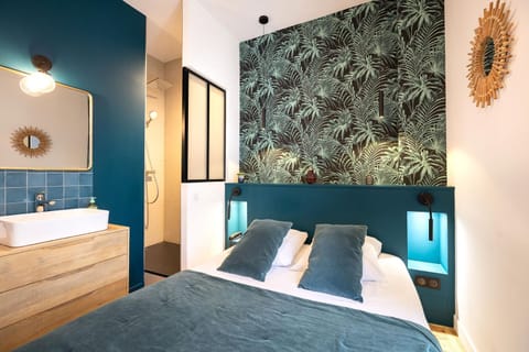 Bed, Bedroom, Inner courtyard view