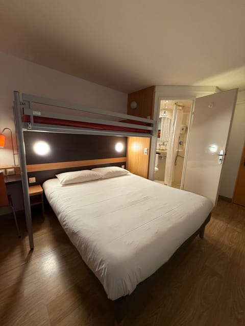 Bed, Photo of the whole room, Bedroom, bunk bed