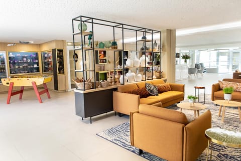 Communal lounge/ TV room, Lobby or reception
