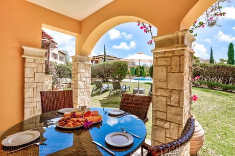 Garden, Balcony/Terrace, Dining area, Pool view
