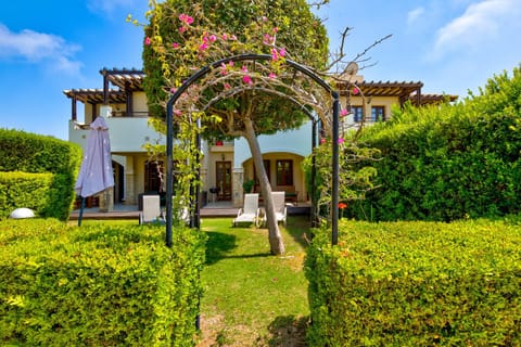 Property building, Garden, Balcony/Terrace, Garden view