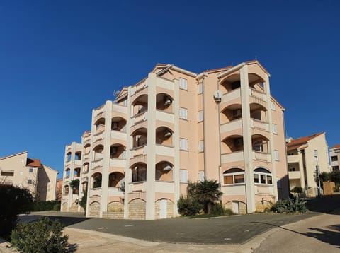 Facade/entrance, City view