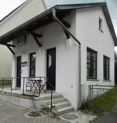 Milchhaus Zimmer - Tiny House Bed and Breakfast in Albstadt