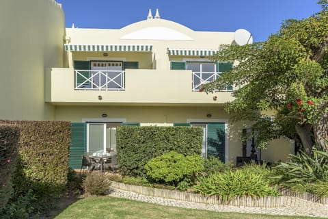 Facade/entrance, Off site