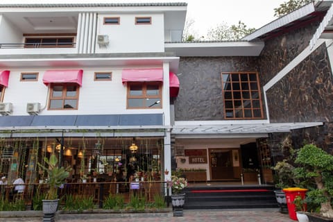 Property building, Facade/entrance