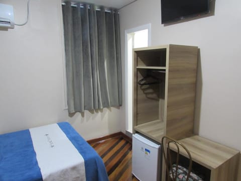 Bed, TV and multimedia, Photo of the whole room, Bedroom, wardrobe, air conditioner