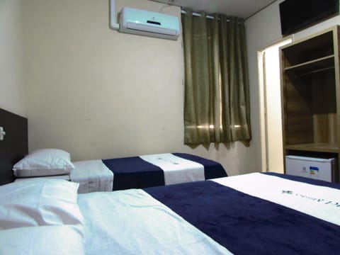 Bed, Photo of the whole room, Bedroom, air conditioner