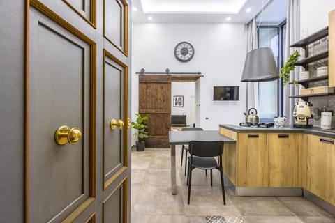 Facade/entrance, Kitchen or kitchenette