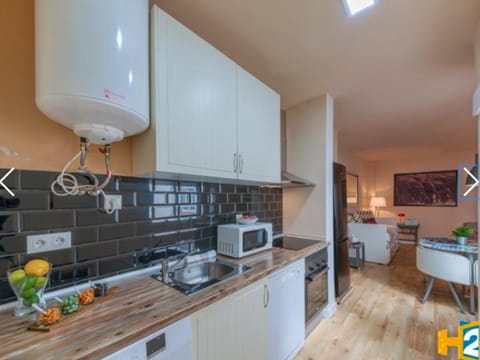 Seating area, Dining area, pet friendly, stove, kitchen