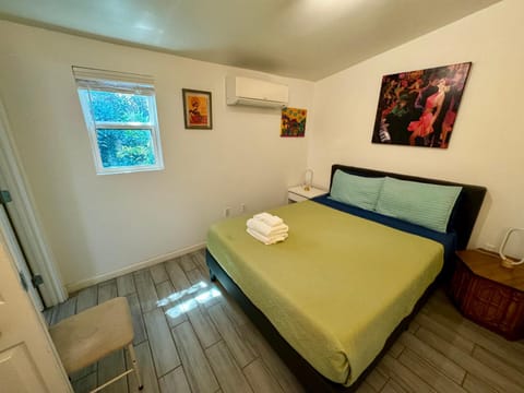 Bedroom, air conditioner
