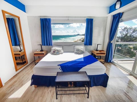 Bed, Photo of the whole room, Sea view