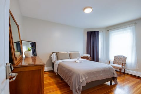 Bed, Photo of the whole room, Bedroom, hair dresser