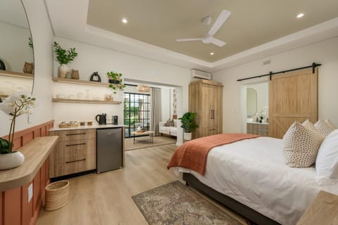 Bed, Photo of the whole room, Bedroom, wardrobe, air conditioner