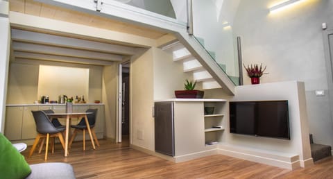 Communal lounge/ TV room, TV and multimedia, Living room, Seating area, Dining area
