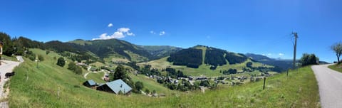 Day, Natural landscape, Photo of the whole room, Autumn, Mountain view, Street view