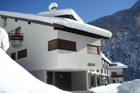 Property building, Winter