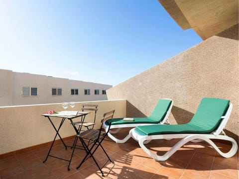 Balcony/Terrace, sunbed