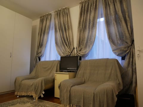 TV and multimedia, Seating area