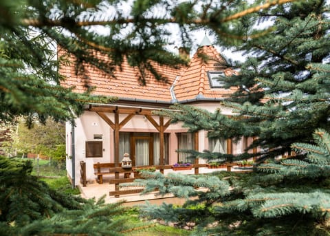 Property building, Facade/entrance, Garden