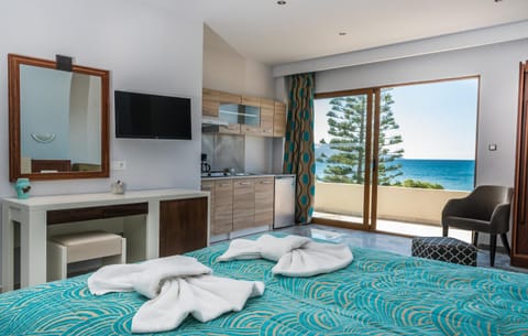 Bed, Kitchen or kitchenette, Bedroom, Sea view