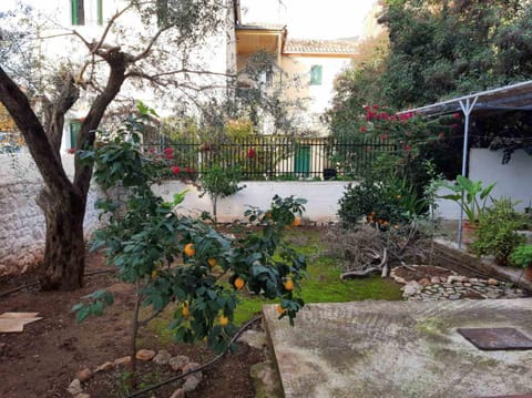 Garden's Home 2 Apartment in Leonidio