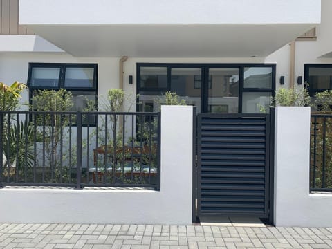 Patio, Facade/entrance