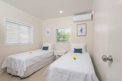 Bedroom, air conditioner