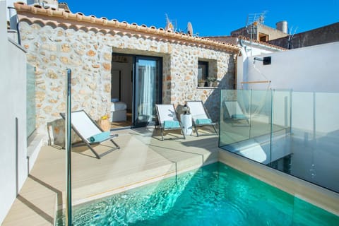 Patio, Swimming pool, Swimming pool