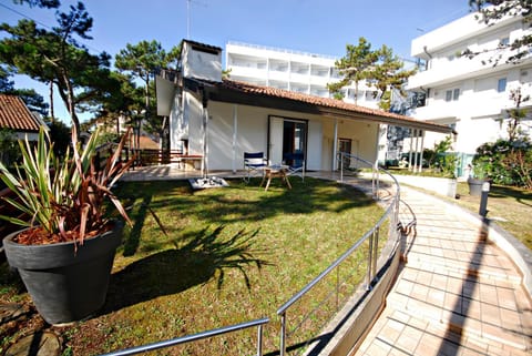 Property building, Patio, Facade/entrance, Garden