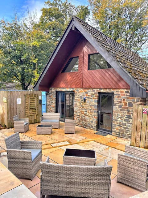 Primrose 17-Woodland Lodges-Carmarthen-Pembroke Chalet in Wales