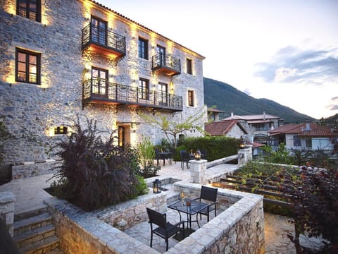 Property building, Garden, Balcony/Terrace