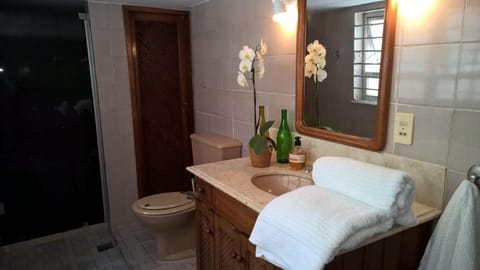 COPACABANA VISTA MAR COBERTURA 2 ANDARES DE FRENTE PARA OS FOGOS DO RÉVEILLON COM 5 QUARTOS, 5 AR-CONDICIONADOS, 6 BANHEIROS e GARAGEM GRATUITA Apartment in Rio de Janeiro