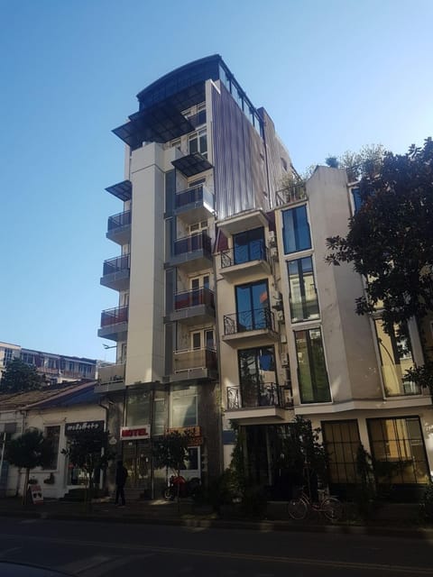 Property building, Day, Neighbourhood