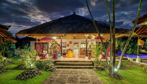 Luxury Villa La plancha BEACH 200m, Heart of Seminyak Villa in Kuta