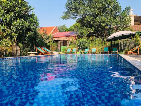 Pool view, Swimming pool, sunbed