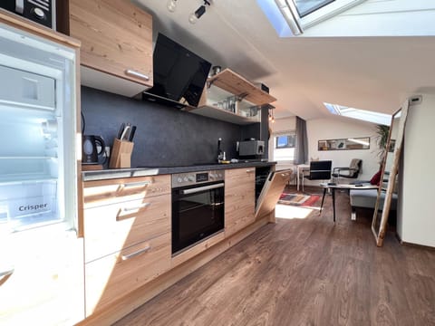 Kitchen or kitchenette, Dining area, minibar, pet friendly, stove, toaster