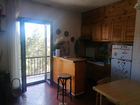 Kitchen or kitchenette, Dining area, pet friendly