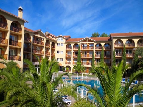 Property building, Pool view, Swimming pool, sunbed