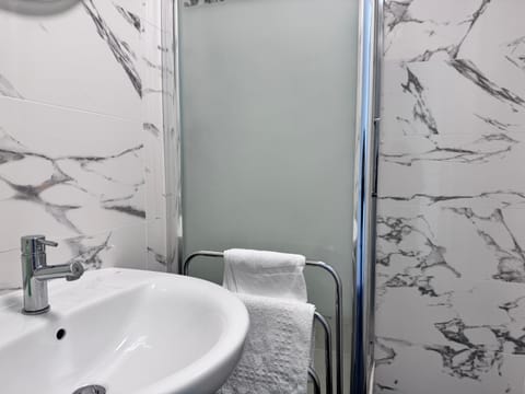 FELLINI 3BR with safe parking Apartment in Saint-Denis, France