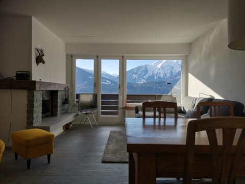 Living room, Seating area, Dining area, Mountain view, Area and facilities