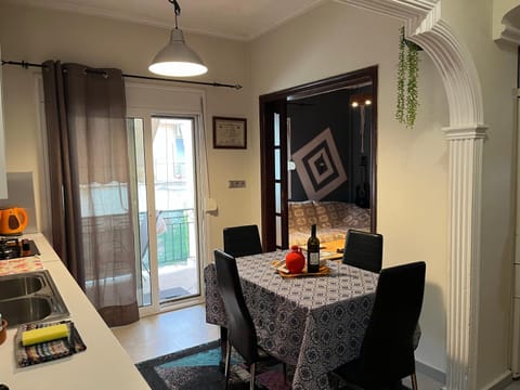 Kitchen or kitchenette, Seating area, Dining area