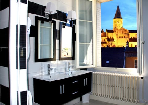 Bathroom, Decorative detail, Bedroom, Area and facilities