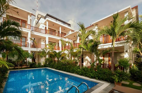 Property building, Garden, Garden view, Pool view, Swimming pool, sunbed