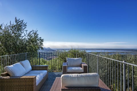 Natural landscape, View (from property/room), Balcony/Terrace