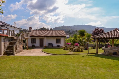 Property building, Day, Natural landscape, Garden, Garden view, Mountain view